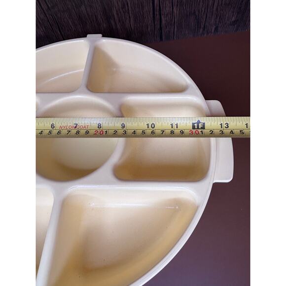 Vintage Rubbermaid Servin Saver 7 Section Container w/ Lid Almond 12” Model 0259 - Picture 9 of 13